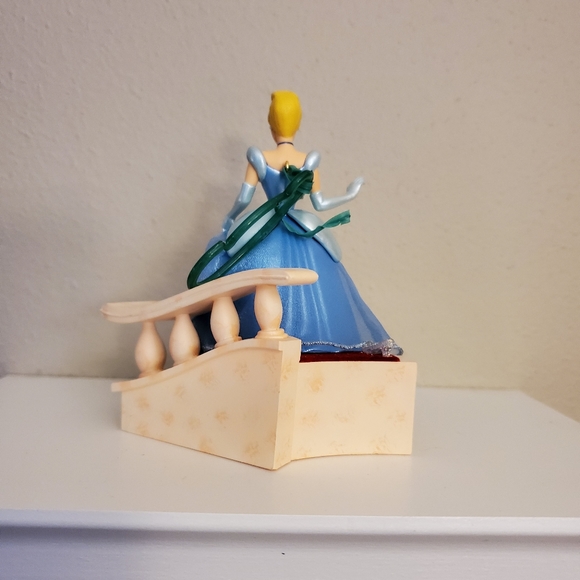 Hallmark Disney Cinderella 2007 Ornament - Picture 4 of 9